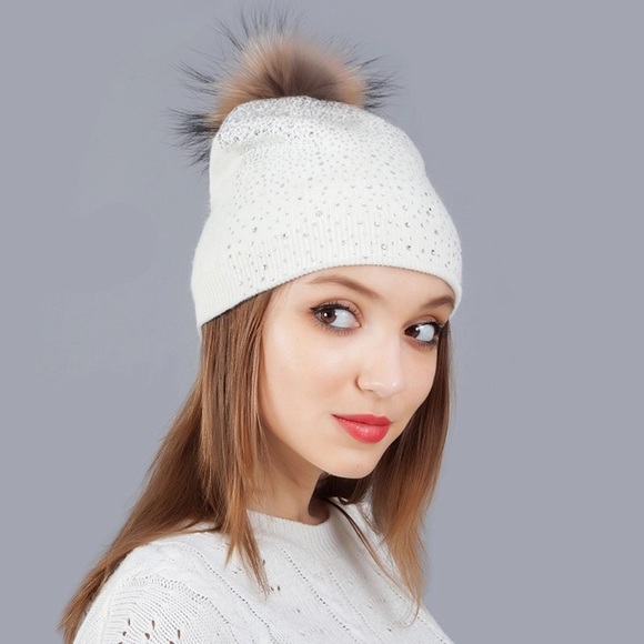 ✨Crystal Embellished Beanie W/ Fox Fur Pom Pom✨ - Picture 2 of 6